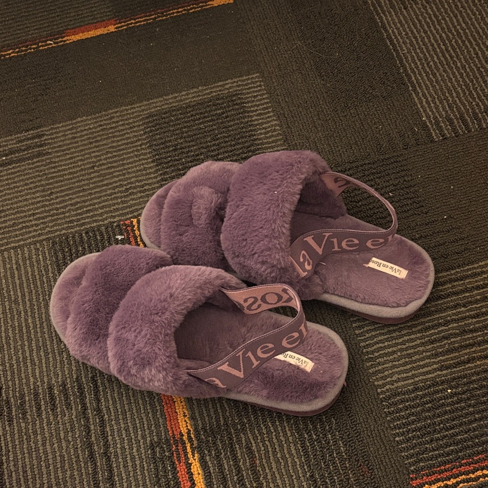 La Vie En Rose Purple Fuzzy Slippers